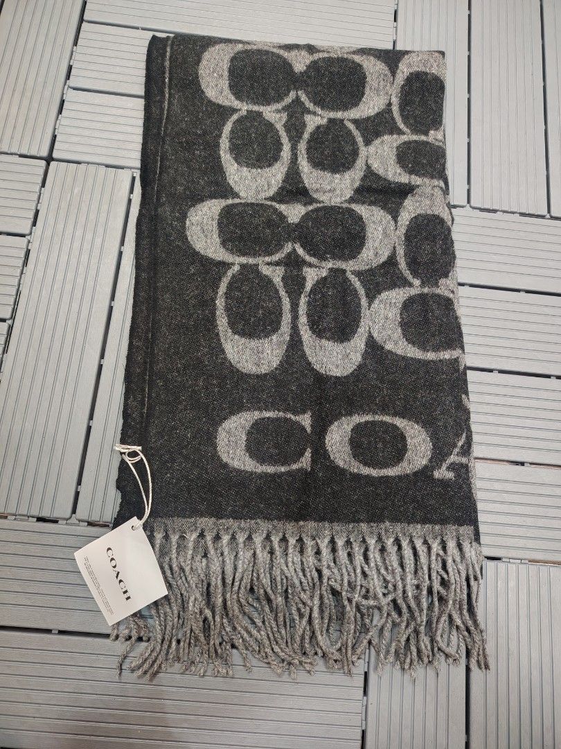 Coach (Category: Luxury Apparel) located in Manila. Submitted by xiobai (Listing ID 1467179586, Image 3). Description: Original brand new scarf.
