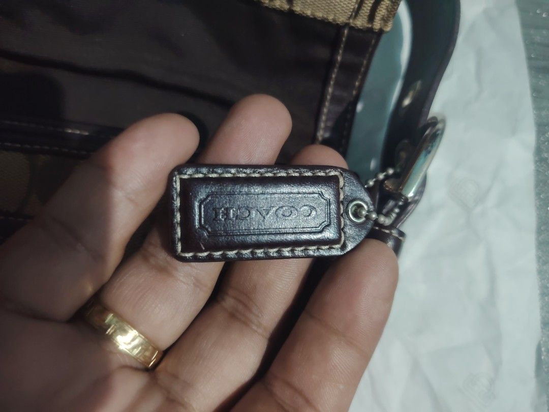 Coach (Category: Luxury Bags & Wallets) located in Manila. Submitted by del96 (Listing ID 1467267057, Image 3). Description: Guaranteed authentic coah kili #12.