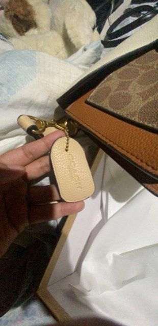 COACH (Category: Luxury Bags & Wallets) located in Manila. Submitted by marvindathrifts2023 (Listing ID 1467309044, Image 3). Description: ASNEW CONDI WASH LANG VERY ONTI.