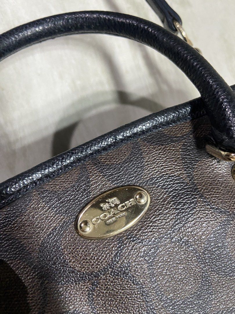 COACH (Category: Sling Bags) located in Pagadian. Submitted by urdripchoice (Listing ID 1467311349, Image 3). Description: Coach Signature Margot Price: 2000 Issue: lever and leather Dm for more details of the bag ✧ INFO ✧ 📍 Pagadian City (7016), ZDS, Philippines .
