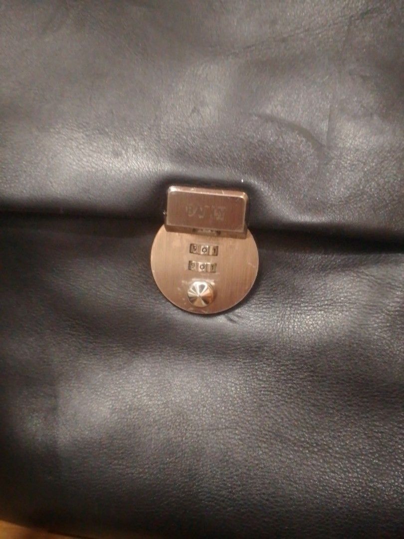 bally briefcase (Category: Sling Bags) located in Manila. Submitted by annemil_1984 (Listing ID 1464273727, Image 2). Description: - guaranteed Authentic.