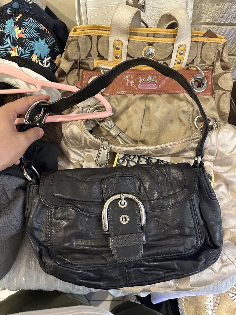 Coach Black Leather SOHO Shoulder Bag (Category: Luxury Bags & Wallets) located in Makati City. Submitted by hehehekdeg (Listing ID 1467247529, Image 1). Description: Coach Black Leather Soho Medium size .