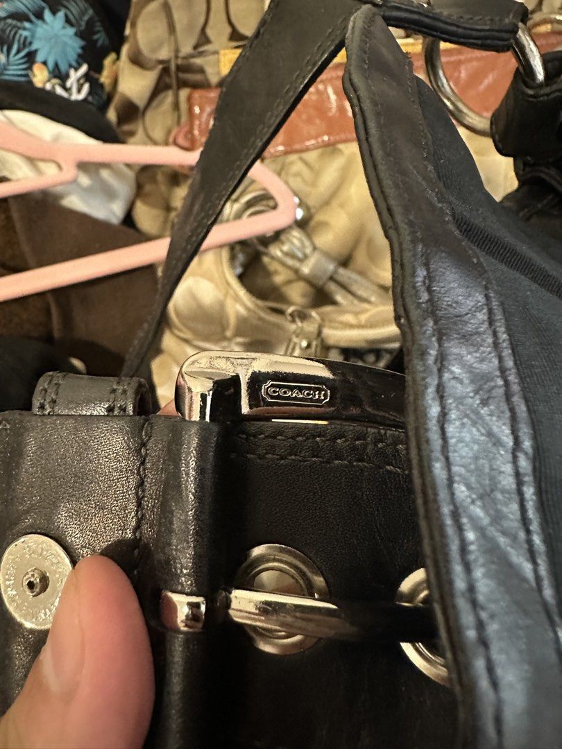 Coach Black Leather SOHO Shoulder Bag (Category: Luxury Bags & Wallets) located in Makati City. Submitted by hehehekdeg (Listing ID 1467247529, Image 3). Description: Coach Black Leather Soho Medium size .