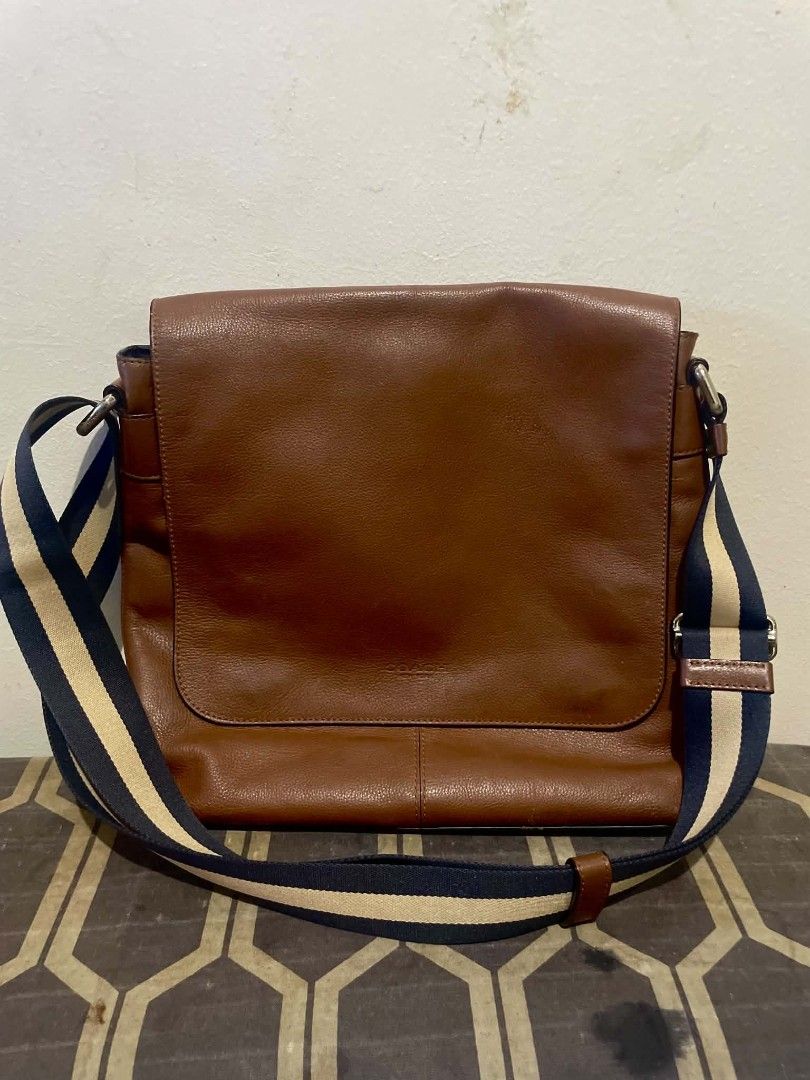 Coach Charles Leather bag (Category: Luxury Bags & Wallets) located in Manila. Submitted by esskkeeyy_thriftzone (Listing ID 1466999831, Image 1). Description: For sale Preloved bags nag babawas nang collection Authentic Coach Charles Saddle Bag Leather brown 9.5/10 color rate and condition.