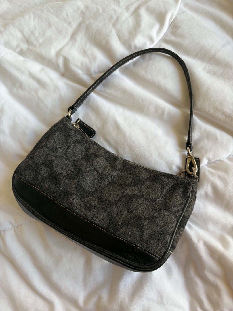 Coach demi (Category: Luxury Bags & Wallets) located in Solano. Submitted by vjdmmmm (Listing ID 1467327527, Image 1). Description: .