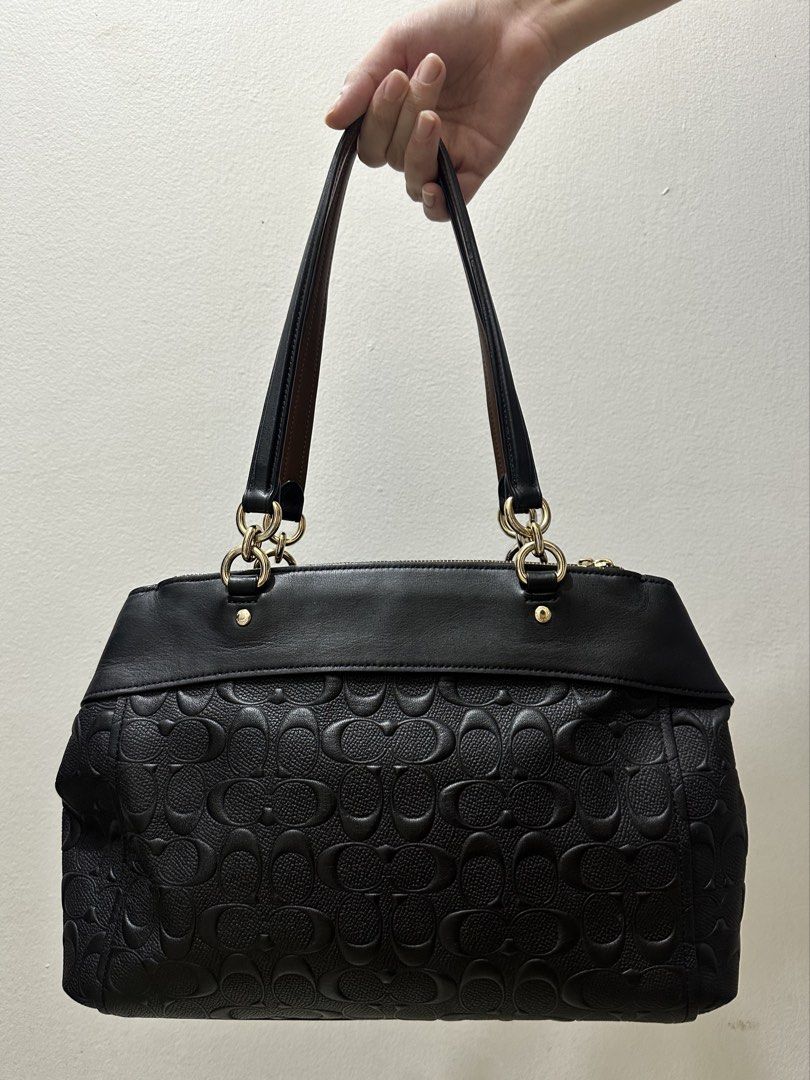 Coach Embossed Black Shoulder Bag (Category: Shoulder Bags) located in Paranaque City. Submitted by preloveeed890 (Listing ID 1467293374, Image 3). Description: .