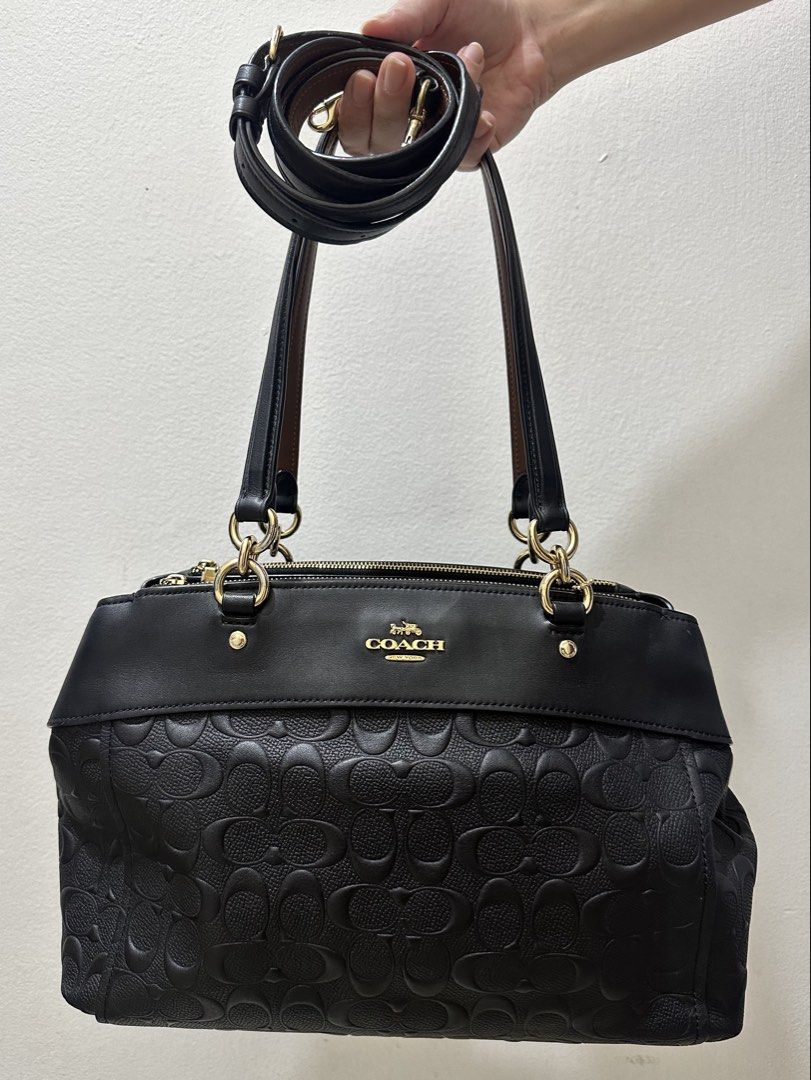 Coach Embossed Black Shoulder Bag (Category: Shoulder Bags) located in Paranaque City. Submitted by preloveeed890 (Listing ID 1467293374, Image 2). Description: .