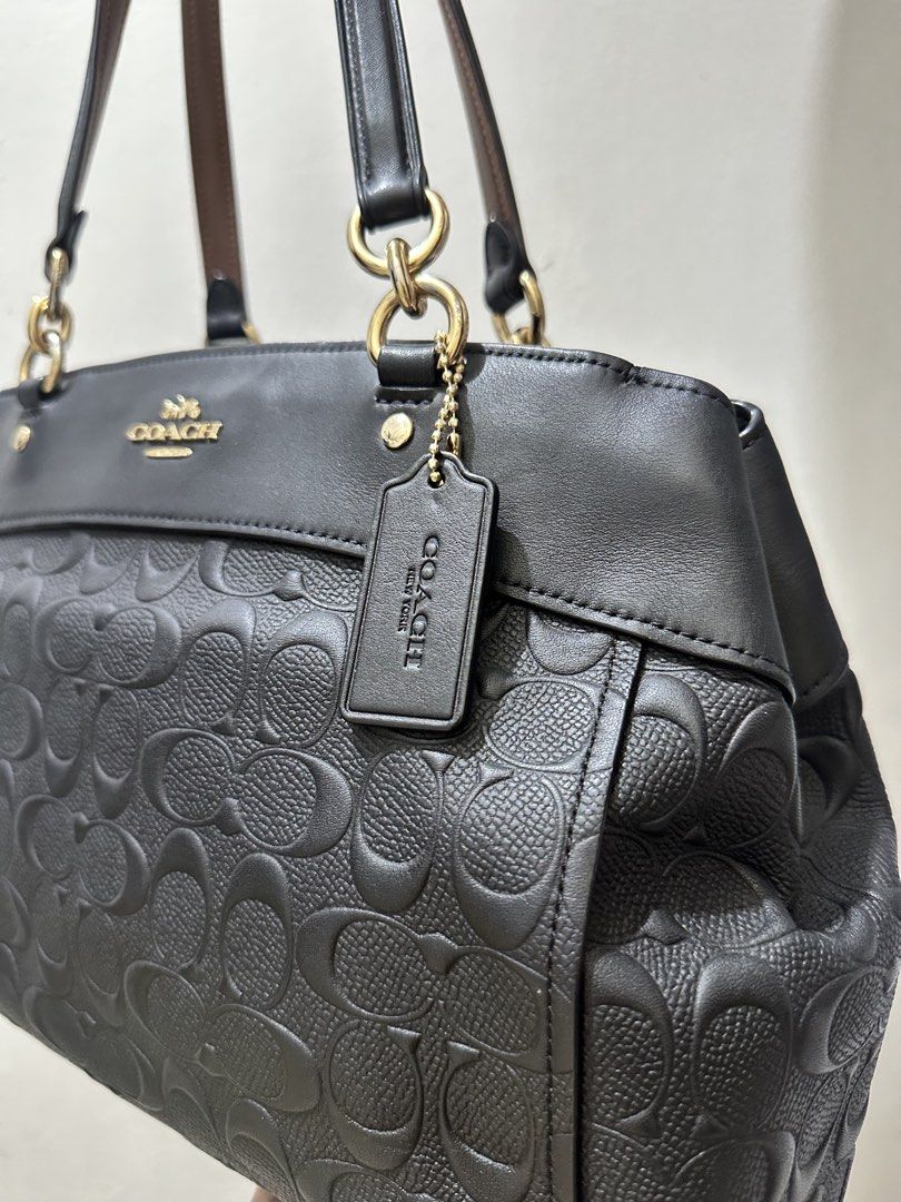 Coach Embossed Black Shoulder Bag (Category: Shoulder Bags) located in Paranaque City. Submitted by preloveeed890 (Listing ID 1467293374, Image 1). Description: .