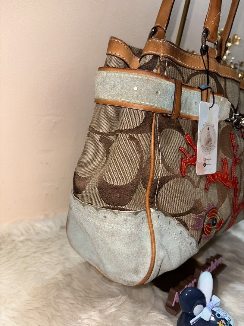 Coach Hampton Limited Edition Bag (Category: Luxury Bags & Wallets) located in Angeles City. Submitted by azter.archive (Listing ID 1467299937, Image 2). Description: Limited edition, rare find vintage Shipping from Pampanga Also posted on our IG account: azter.archive.