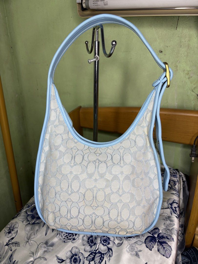 COACH HOBO BAG CANVAS (Category: Shoulder Bags) located in Malolos. Submitted by bag_gallery (Listing ID 1467242559, Image 1). Description: Prel0v3d bags May yellow dirth Medyo natastas card holder inside Auth not guaranteed ikaw nalang po mag pa check..