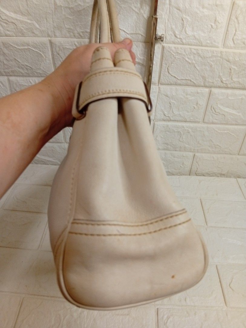 Coach Leather Tote Handbag Off-White (Category: Shoulder Bags) located in Las Pinas. Submitted by etoksi1234 (Listing ID 1467238853, Image 3). Description: Pre-loved Coach leather tote bag featuring silver hardware, double top handles, and spacious interior compartments. Shows visible signs of use including handle wear, surface scuffs, and stains on the body and corners..