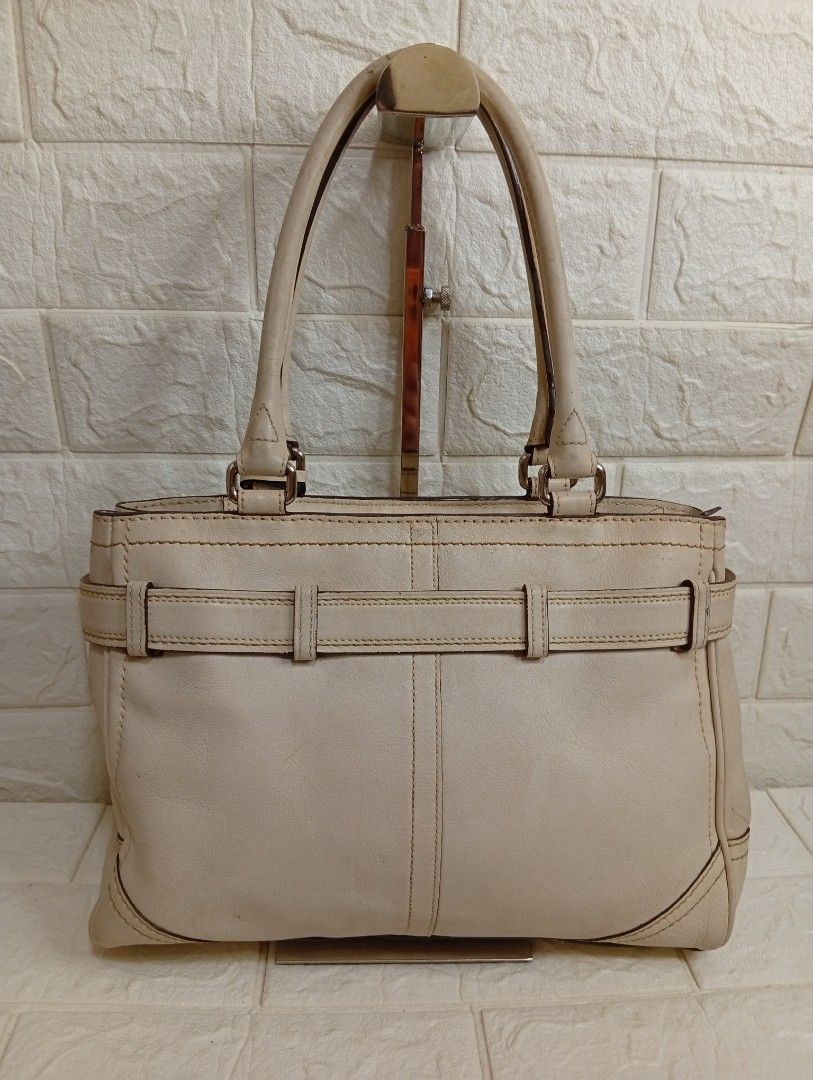 Coach Leather Tote Handbag Off-White (Category: Shoulder Bags) located in Las Pinas. Submitted by etoksi1234 (Listing ID 1467238853, Image 2). Description: Pre-loved Coach leather tote bag featuring silver hardware, double top handles, and spacious interior compartments. Shows visible signs of use including handle wear, surface scuffs, and stains on the body and corners..