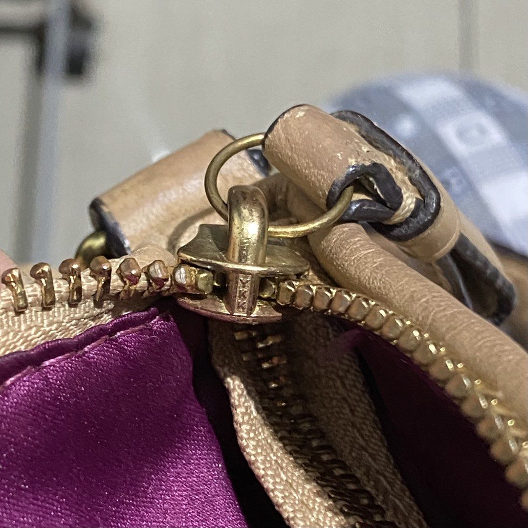 Coach Madison Gathered Leather (Category: Luxury Bags & Wallets) located in Manila. Submitted by cyren.anne (Listing ID 1467262650, Image 3). Description: 𐙚 Two-way bag with sling 𐙚 Missing hangtag 𐙚 Major issue on handle (pls refer to photos for issues) 𐙚 Color may vary due to lighting pm for more details.