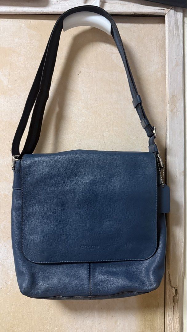 Coach Messenger Bag for men (Category: Luxury Bags & Wallets) located in Calamba. Submitted by ashvault (Listing ID 1467191220, Image 1). Description: Auth coach messenger bag for men.
