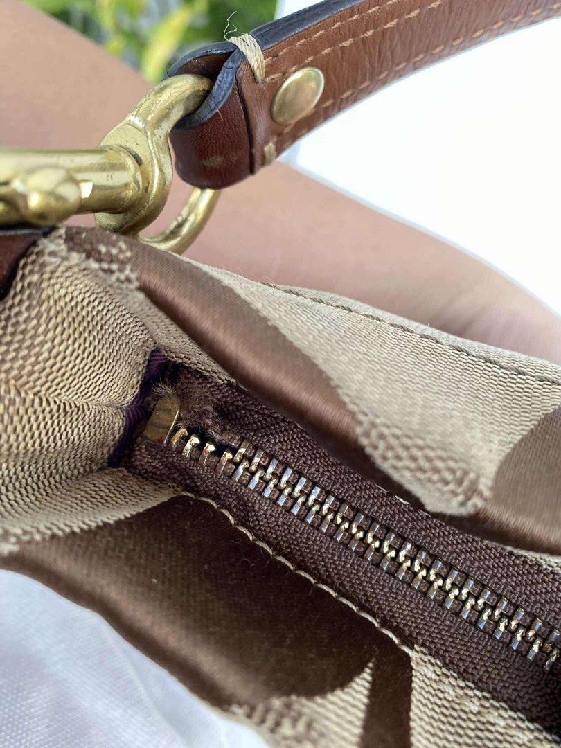 Coach mini carly (Category: Luxury Bags & Wallets) located in Butuan. Submitted by ruelagcari32379 (Listing ID 1467336841, Image 3). Description: Coach Mini Carly Bag 🤎 Selling my preloved Coach Mini Carly Bag! • Good preloved condition with signs of usage • Flaw: Zipper is broken and needs repair • Still a cute and classic everyday bag Please manage your expectations as this is a preloved item. The zipper issue is already considered in the sell