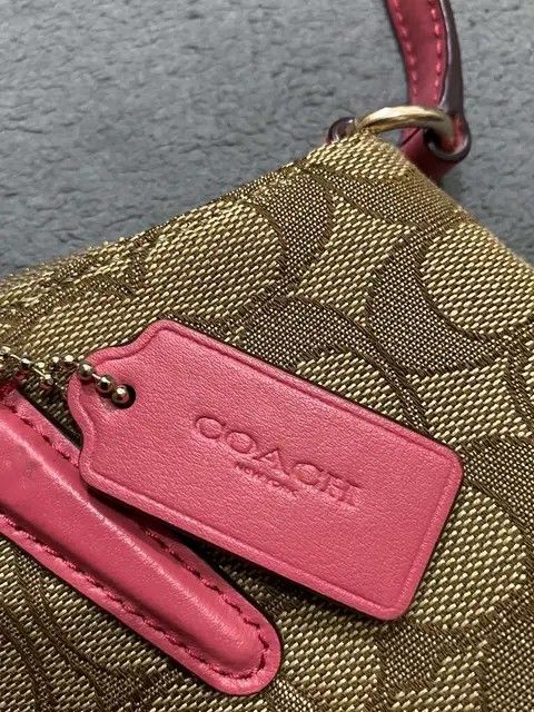 Coach mini kelsey (Category: Luxury Bags & Wallets) located in Talisay. Submitted by vokerzxc (Listing ID 1467299848, Image 3). Description: Excellent condition Issue: None Complete tags no hidden issue Orig.