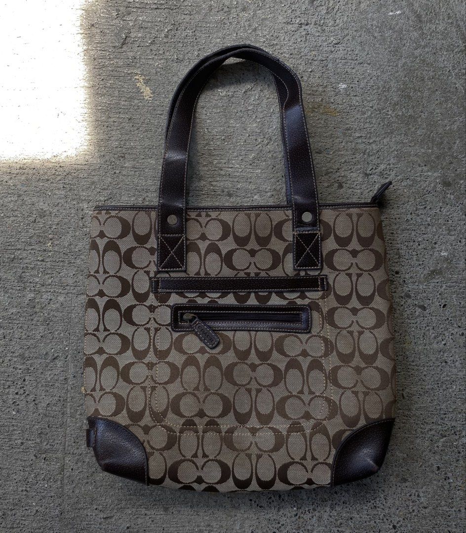Coach Signature Brown Monogram Shoulder Bag (Category: Luxury Bags & Wallets) located in Kalibo. Submitted by bryaninosa20819 (Listing ID 1467179139, Image 2). Description: Coach Signature Brown Monogram Shoulder Bag Dimes : 14x13 Very Good Condition Color Rate 9.8/10 📍Location : Kalibo, Aklan Nature Thrift 📩📩📩📩.