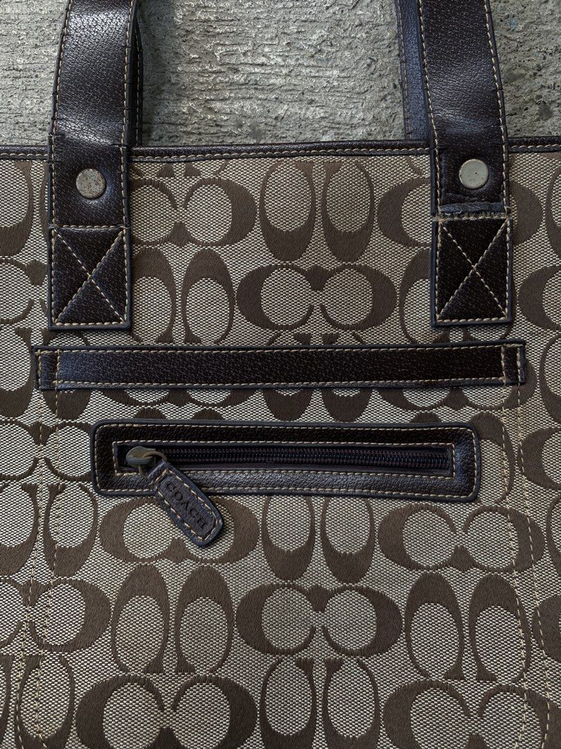 Coach Signature Brown Monogram Shoulder Bag (Category: Luxury Bags & Wallets) located in Kalibo. Submitted by bryaninosa20819 (Listing ID 1467179139, Image 3). Description: Coach Signature Brown Monogram Shoulder Bag Dimes : 14x13 Very Good Condition Color Rate 9.8/10 📍Location : Kalibo, Aklan Nature Thrift 📩📩📩📩.