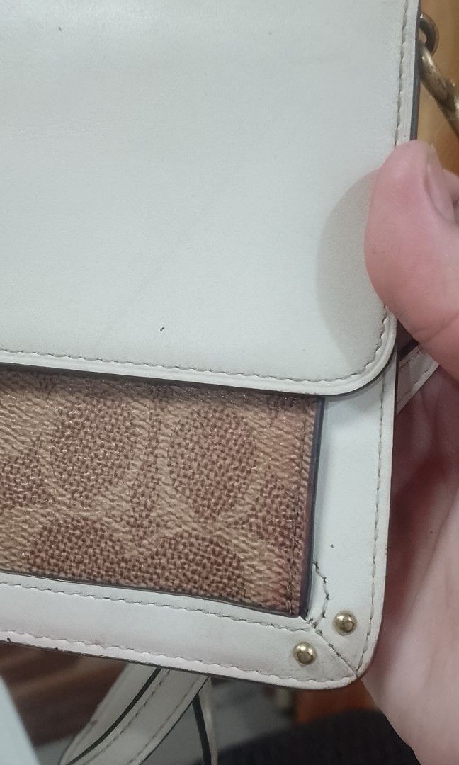 coach small sling (Category: Luxury Bags & Wallets) located in Manila. Submitted by annemil_1984 (Listing ID 1462946776, Image 3). Description: - Stylish white sling - Secure gold clasp closure - Perfect for everyday or night out.