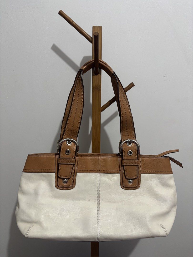 Coach Soho Pleated Tote (Category: Luxury Bags & Wallets) located in Bacoor. Submitted by briii.co.ph (Listing ID 1467234042, Image 2). Description: .