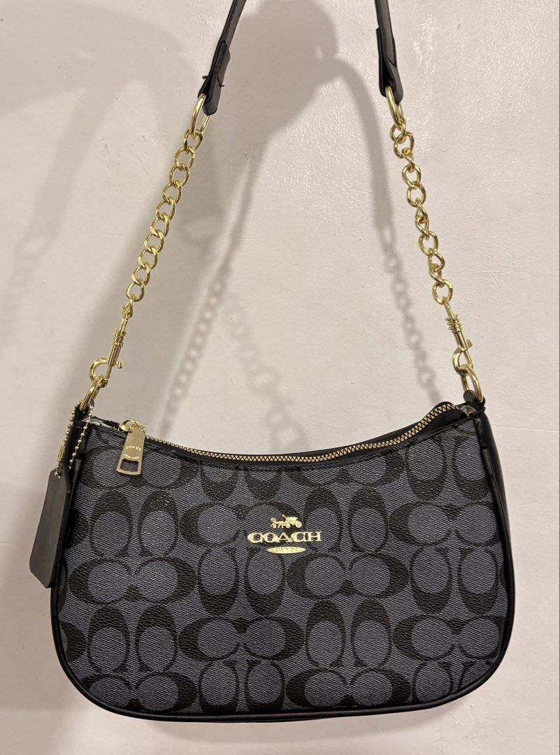 COACH TERI SHOULDER BAG – BLACK/GRAY 🩶 (Category: Luxury Bags & Wallets) located in Manila. Submitted by iceexx (Listing ID 1467312587, Image 2). Description: COACH TERI SHOULDER BAG – BLACK/GRAY ✨ BRAND NEW | ₱799 ONLY! ✨ (REPRICED ₱550) Selling this beautiful Coach Teri Shoulder Bag in Signature Canvas with gold hardware. Classy, stylish, and perfect for everyday use or going out! Easy to match with any outfit. ✨ Details: • Brand: Coach • Mode