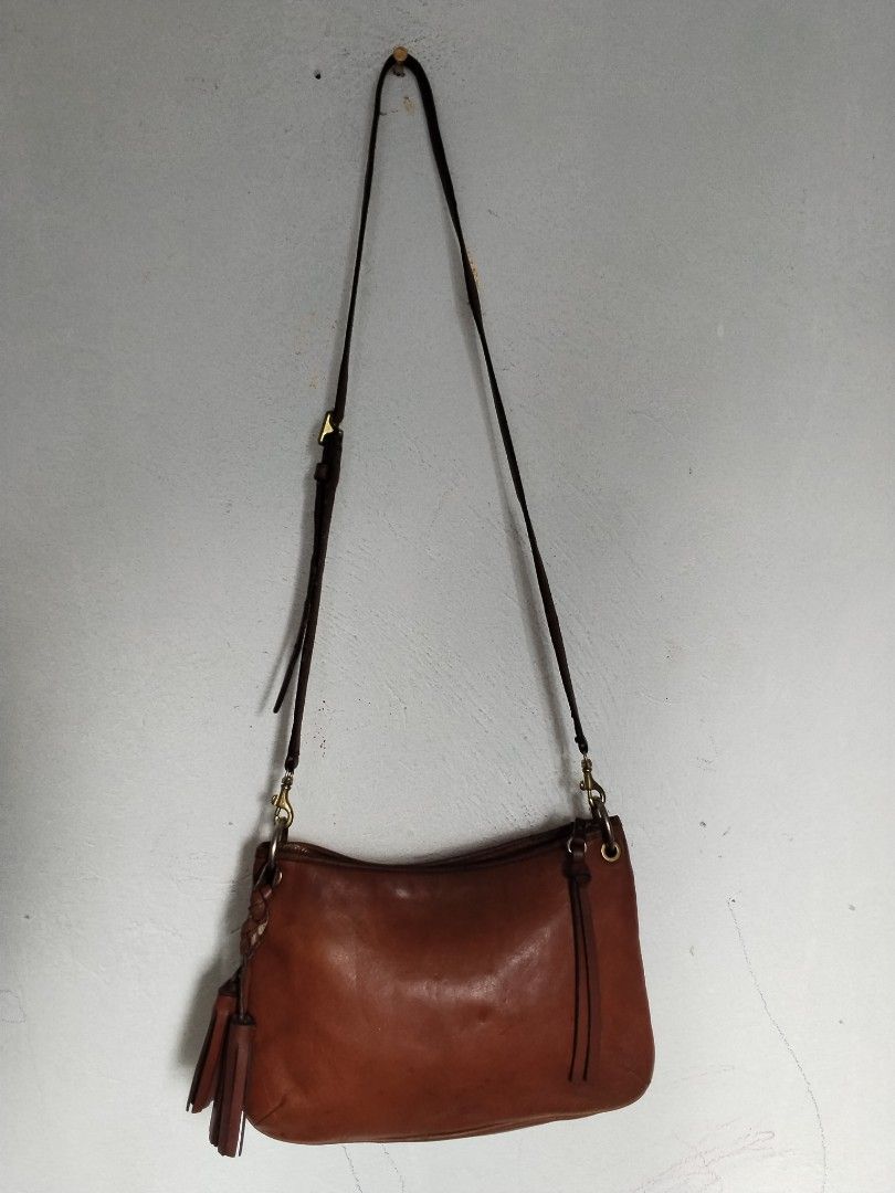 Coach vintage (Category: Luxury Bags & Wallets) located in Cavite. Submitted by bagssection04 (Listing ID 1467248985, Image 1). Description: Coach Vintage brown for semi to medium pure leather.