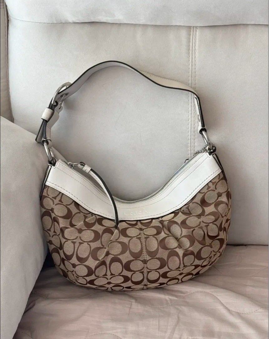 Coach Vintage Soho Pleated bag (Category: Shoulder Bags) located in Manila. Submitted by _dearvintage (Listing ID 1467211576, Image 1). Description: ETA: 1 month From Korea 🇰🇷 Dm for more info :).