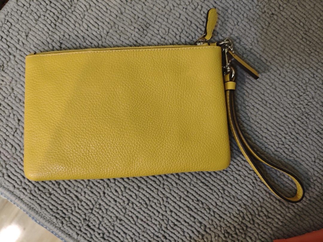 Coach WRISLET (Category: Luxury Bags & Wallets) located in Naga. Submitted by houseofamaree (Listing ID 1467285573, Image 2). Description: .