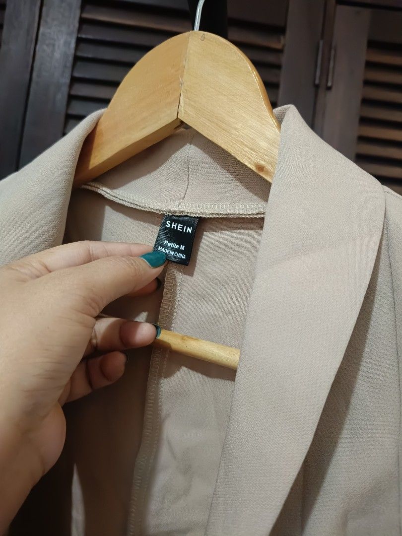 Coat Petite M (Category: Coats, Jackets and Outerwear) located in Manila. Submitted by byjrb (Listing ID 1467188559, Image 2). Description: 🛍️ Brand-new items from SHEIN, Emery Rose, Zaful & more! Size : Large 📦 Shipping: LBC / J&T / Lalamove 💸 MOP: GCash / BPI only DM for inquiries! 💌.