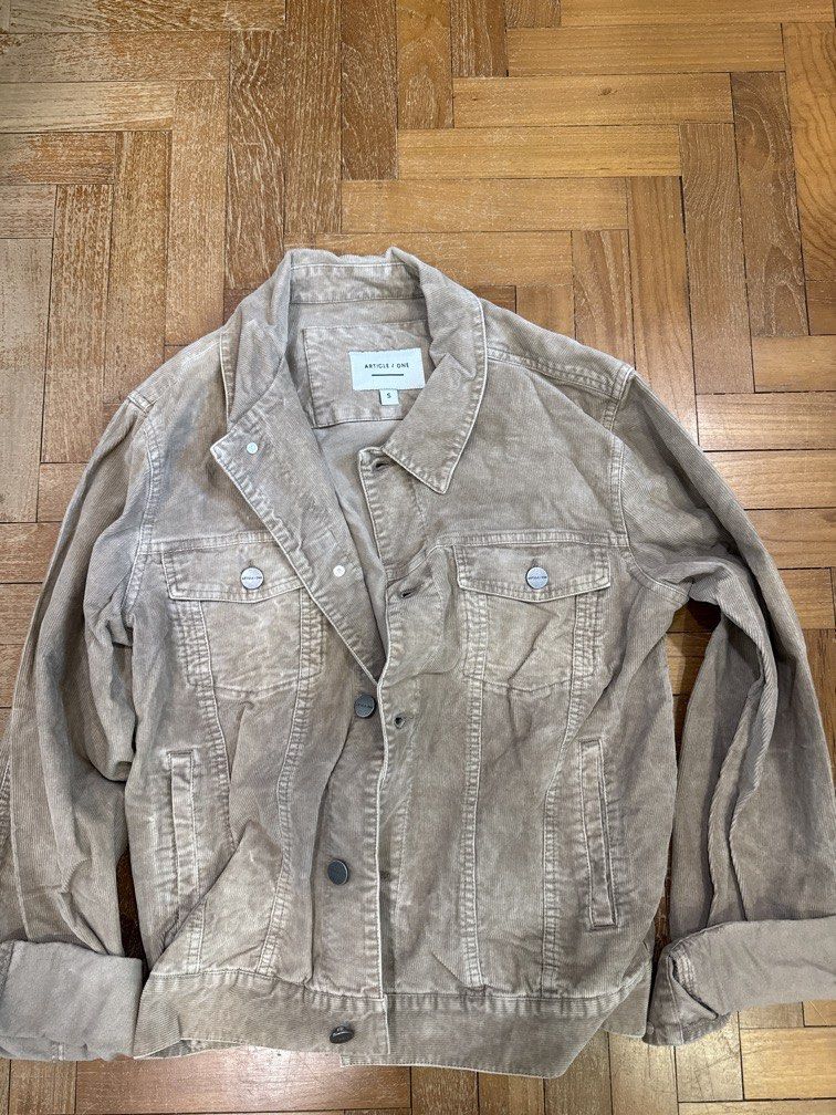 Coduroy Jacket (Category: Coats, Jackets and Outerwear) located in Singapore. Submitted by spacemen (Listing ID 1467194952, Image 1). Description: .