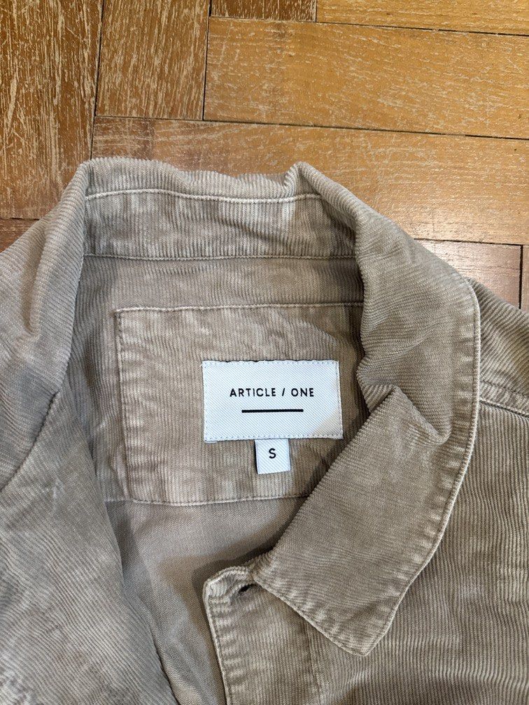 Coduroy Jacket (Category: Coats, Jackets and Outerwear) located in Singapore. Submitted by spacemen (Listing ID 1467194952, Image 2). Description: .