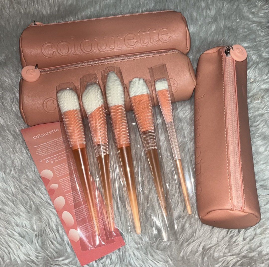 COLOURETTE BRUSH SET W/ POUCH (Category: Makeup) located in Manila. Submitted by mjaneeeeeyy (Listing ID 1454538601, Image 1). Description: COLOURETTE EVERYDAY FACE BRUSH SET W/ POUCH SRP: ₱1,745 SELLING: ₱699 SET 🌸 brand new & authentic 🌸 just opened for picture purpose only 🌸 visit my profile for other makeups & skincare available onhand 📍Tondo, Manila MOP: Gcash | Maribank | Maya | Gotyme MOD: Lalamove | Pickup | Tiktok Checkout .