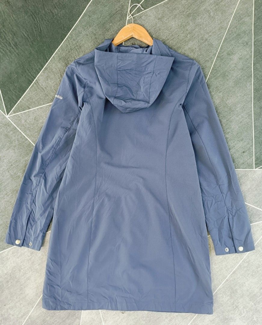 Columbia Omni-Shield (Authentic) (Category: Coats, Jackets and Outerwear) located in Cebu City. Submitted by renzecamingay (Listing ID 1467219655, Image 2). Description: Columbia Omni Shield Water Resistant Lightweight Medium (Womens) Width 19.5 Length 33 1300 Plus ship Only Thank you and GOD bless ☺️.