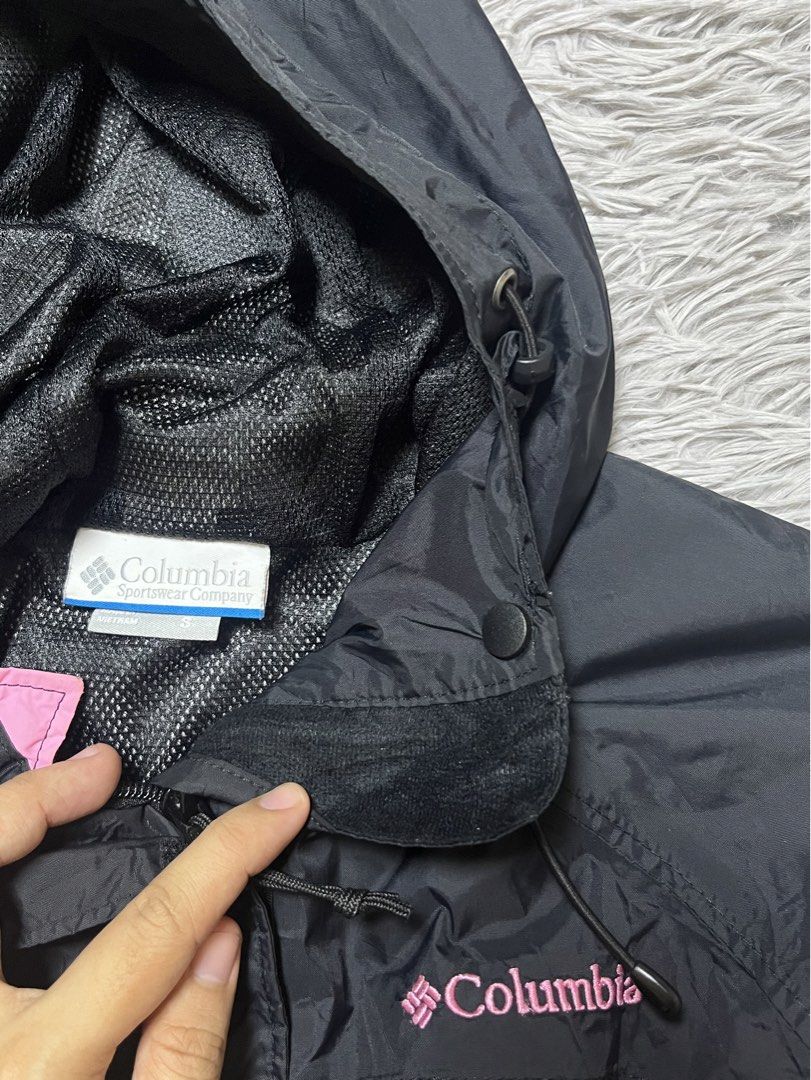 Columbia Omni-Tech Rainjacket (Category: Coats, Jackets and Outerwear) located in Dipolog. Submitted by krstnagnis98 (Listing ID 1467316609, Image 3). Description: Columbia Omni-Tech Rainjacket Small-Medium Lightly Used Issue scratch bottom of sleeves Not Expired Fully Seam sealed Still Waterproof Breathable Authentic Mine 490 Dm. ❤️.