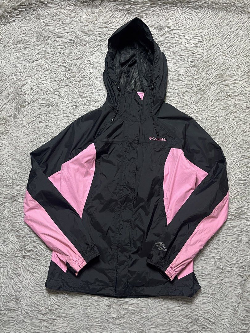 Columbia Omni-Tech Rainjacket (Category: Coats, Jackets and Outerwear) located in Dipolog. Submitted by krstnagnis98 (Listing ID 1467316609, Image 2). Description: Columbia Omni-Tech Rainjacket Small-Medium Lightly Used Issue scratch bottom of sleeves Not Expired Fully Seam sealed Still Waterproof Breathable Authentic Mine 490 Dm. ❤️.