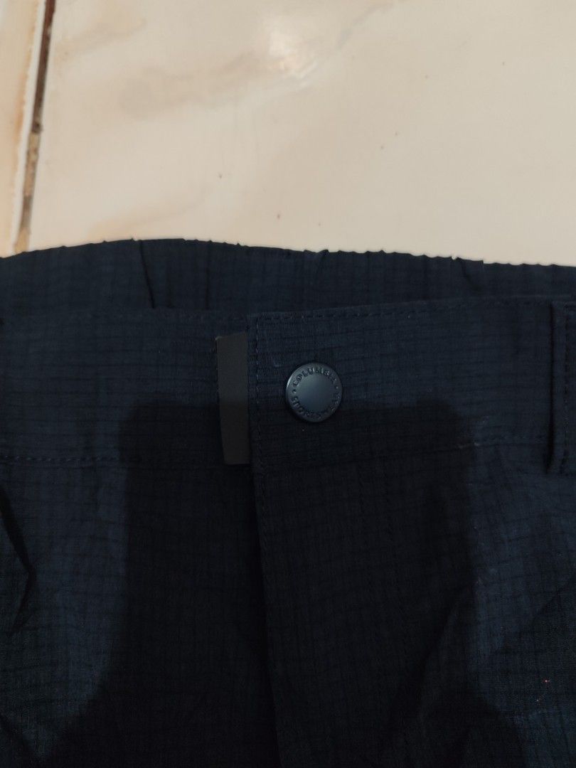 COLUMBIA TREKKING PANTS (Category: Activewear) located in Pagadian. Submitted by miraculouspat (Listing ID 1467283025, Image 3). Description: L 40 W 30 NO ISSUE ASNEW CONDITION AUTHENTIC.