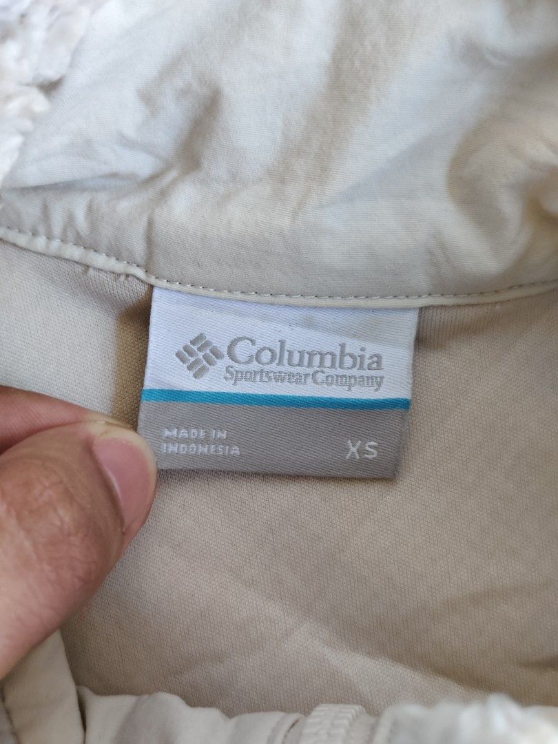 Columbia White Fleece Jacket (Category: Coats, Jackets and Outerwear) located in Currimao. Submitted by iamrenzooo (Listing ID 1467257090, Image 2). Description: 📏Tag listed as XS (Women) 📏W: 20 cm 📏L: 25 cm ✅ No damage or flaws ✅ Zipper is functional (smooth) ✅ Can send additional pictures and videos ✅ Only needs wash ✅Mode of Payment via Gcash Only ✅ Negotiable 📩 Make an offer 📩.