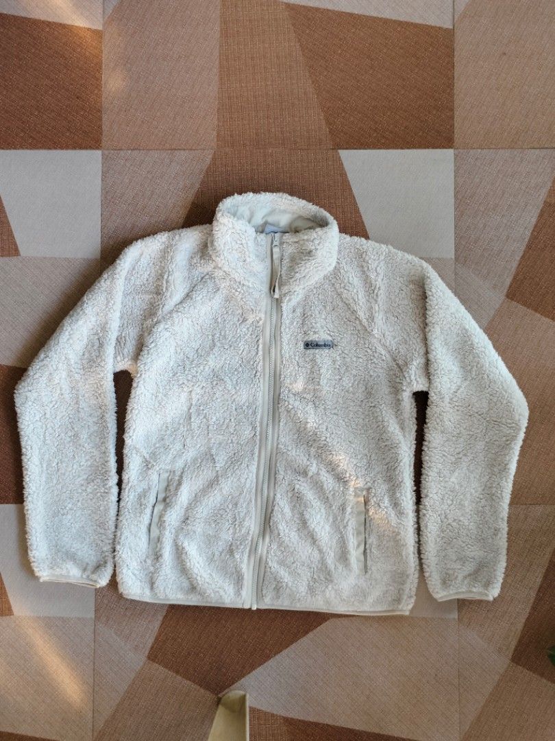 Columbia White Fleece Jacket (Category: Coats, Jackets and Outerwear) located in Currimao. Submitted by iamrenzooo (Listing ID 1467257090, Image 1). Description: 📏Tag listed as XS (Women) 📏W: 20 cm 📏L: 25 cm ✅ No damage or flaws ✅ Zipper is functional (smooth) ✅ Can send additional pictures and videos ✅ Only needs wash ✅Mode of Payment via Gcash Only ✅ Negotiable 📩 Make an offer 📩.