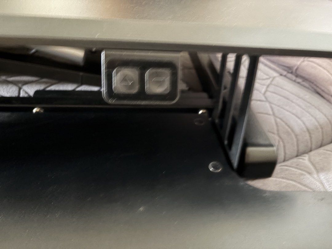 Computer Table (Category: Other Accessories) located in Singapore. Submitted by romellang59853 (Listing ID 1467239610, Image 1). Description: Electric Operated Computer Table, Pick up only..