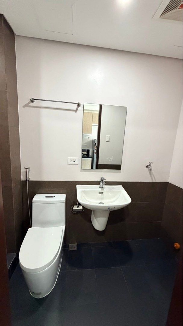 Condo Rental (Category: Community) located in Mandaluyong City. Submitted by cost.me (Listing ID 1467219889, Image 3). Description: Move-In Ready Studio | Long-Term Rental Available ❗️❗️❗️ 💰 ₱16,000 per month (EXCLUSIVE of condo monthly association dues, water & electricity bills) ✅ Move-in requirements: One (1) month advance and one (1) month security deposit ✅ Ideal for working professionals seeking a convenient and accessible city home ✅ With