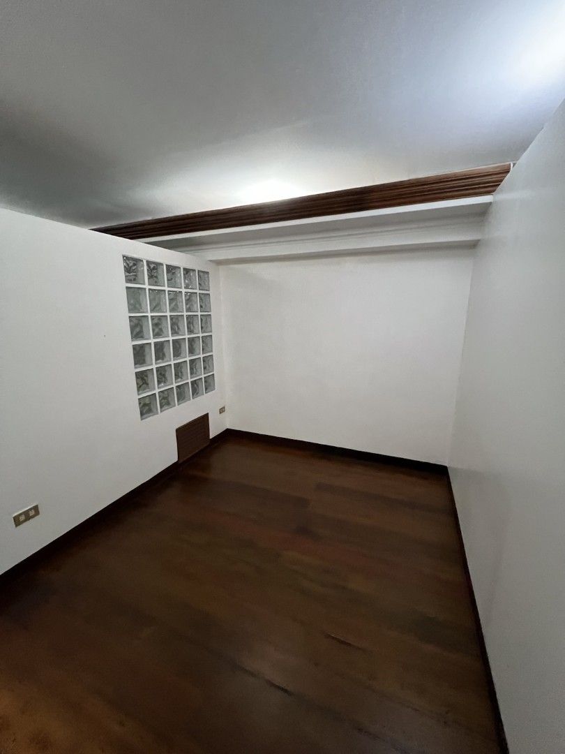 Condo Unit, Westmont Sucat (Category: Apartments & Condos) located in Las Pinas. Submitted by jesus1smysavi0r (Listing ID 1467345131, Image 3). Description: Complete amenities well maintained papers and documenta are clean.
