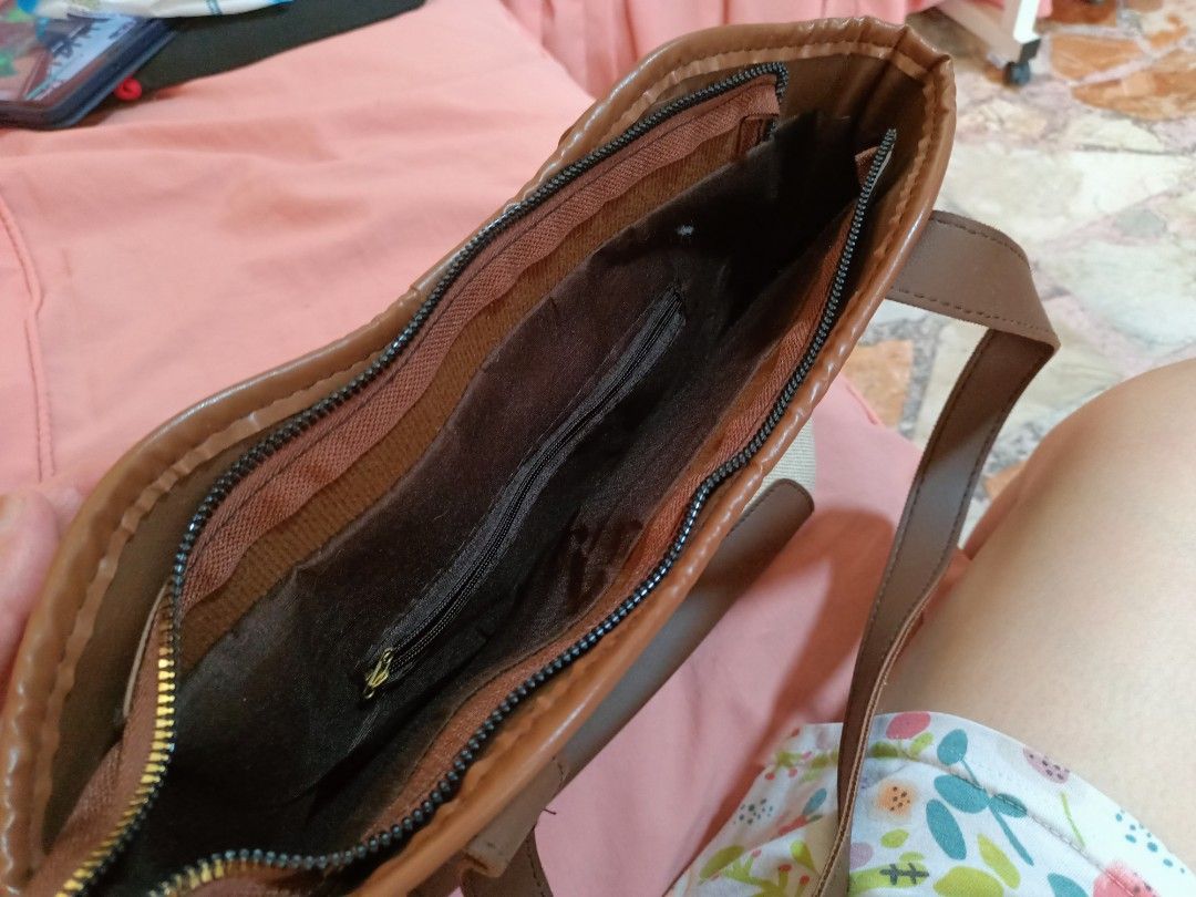 Contrast Color Strap Shoulder Bag Brown Beige (Category: Shoulder Bags) located in Imus. Submitted by reynes.mei79 (Listing ID 1467201818, Image 3). Description: Very good condition Php 465 sa Shein, for sale Php 200 Once lang po nagamit, no flaws For sale din: Champion Sneakers from USA Good condition - Php 150 Black and white / Size 5 ( see photos ) Lalabhan na lang po Take all din po Budget Wallet at Wooden Foot File - Php 200.