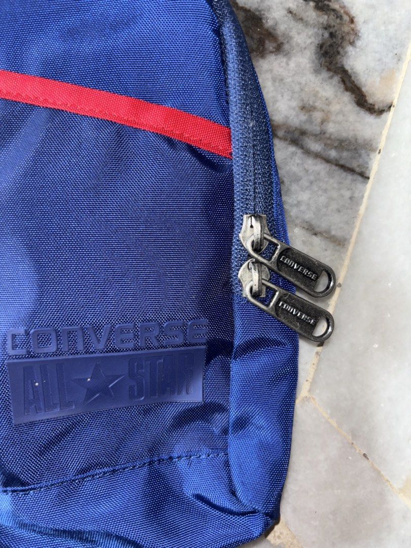 CONVERS (Category: Sling Bags) located in Semenyih. Submitted by syafiqahbaharin (Listing ID 1467249244, Image 3). Description: buckle sebelah tiada.