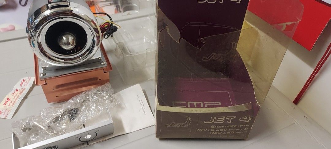 Cooler Master CMP JET 4 CPU Cooler （分類：電腦周邊產品）位於 Hong Kong。 由 truehorse.606b3f 提交（商品編號 1467182000，圖片 1）。簡介： CMP JET 4 CPU cooler by Cooler Master. Premium line turbine fan design with copper heatsink base. Embedded white LED in front and red LED in back. Original retail box, mounting brackets, speed controller bracket, and manual included. Box has some wear from storage.。