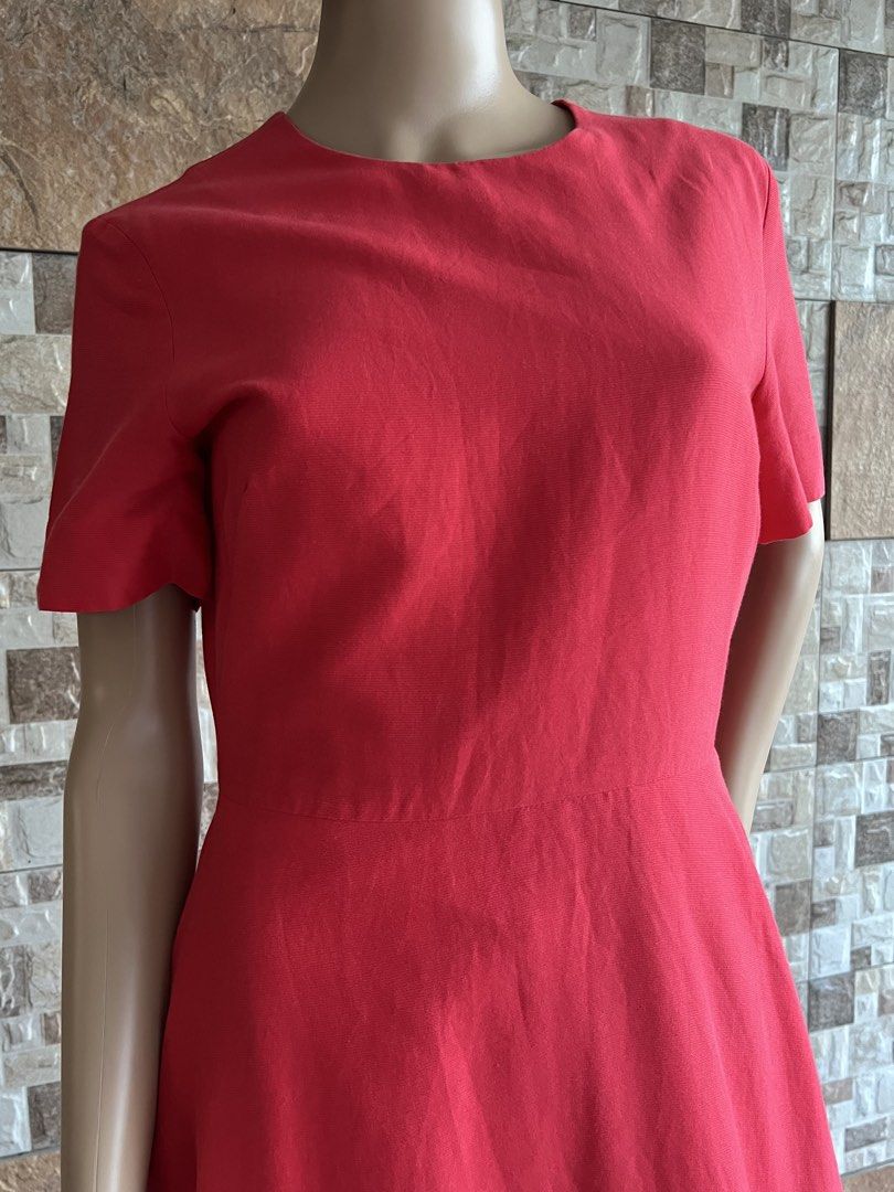 COS - VIBRANT LONG DRESS (Category: Dresses) located in Bacolod City. Submitted by timelessbyjosh (Listing ID 1467247372, Image 2). Description: BEST FOR CASUAL & FORMAL OUTFITS SIZE : 38 ACTUAL COLOR : RED COLOR RATE : 9. 5 OUT OF 10 CONDITION : EXCELLENT MATERIAL : 87 % COTTON & 13 % SILK ( SHELL ) & 100 % COTTON ( LINING ) MADE IN : TURKEY FLAWS : NONE DIMENSIONS LENGTH - 44 ( FRONT ) & 47. 5 ( BACK ) WIDTH ( ARMPIT TO ARMPIT )- 17. 5 WAIST - 