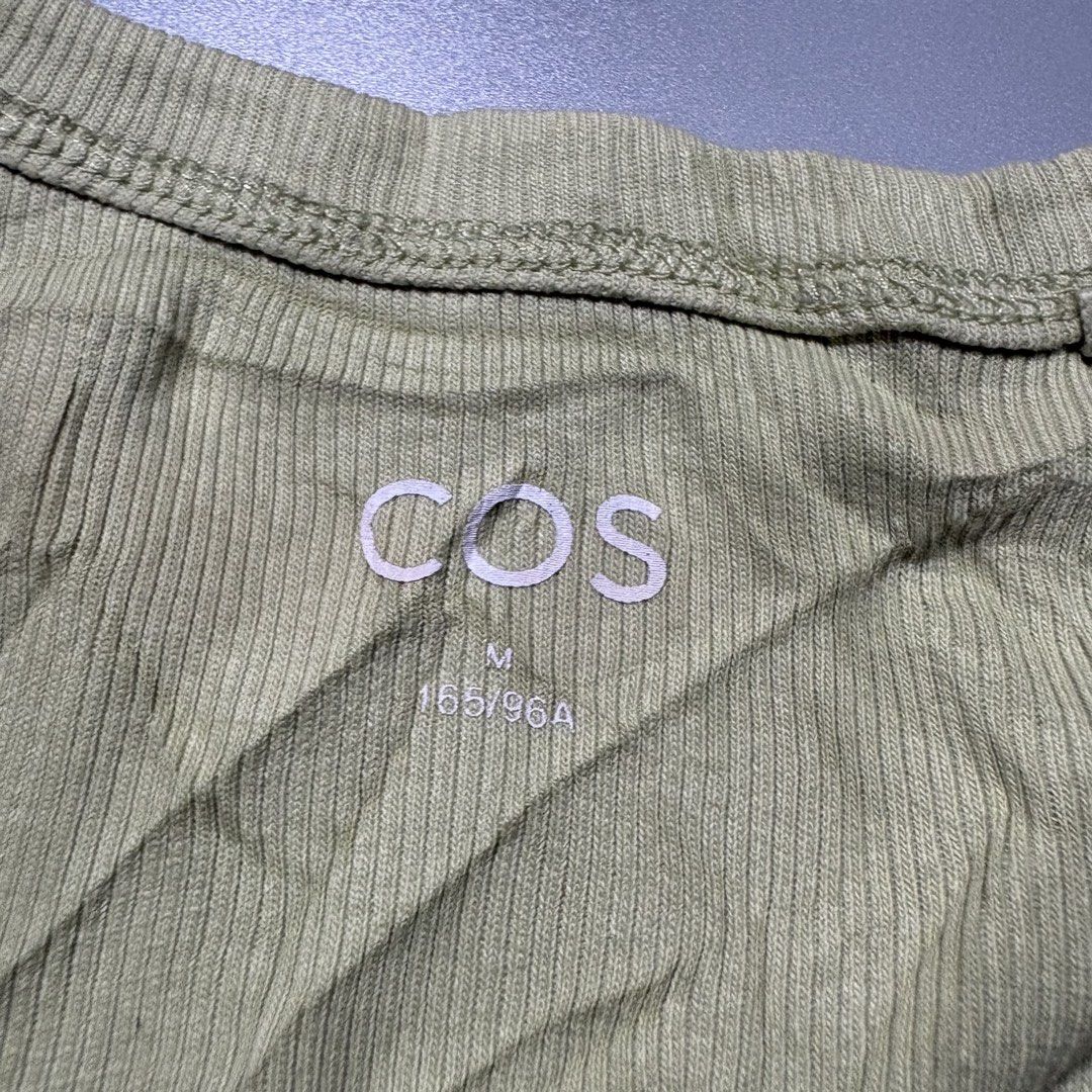 COS Tank Top (Category: Shirts) located in Tayabas. Submitted by bayabaskartell (Listing ID 1467313549, Image 3). Description: Bleedings.