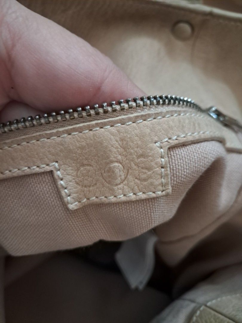 COS Tote bag (Category: Shoulder Bags) located in Muntinlupa City. Submitted by msshoppingera (Listing ID 1467188584, Image 3). Description: COS tote bag in genuine leather. No peeling, no scuffings. Slight discolouration but it gives the bag so much character. Payment first before shipping. Buyer will pay for shipping. No return No exchange.