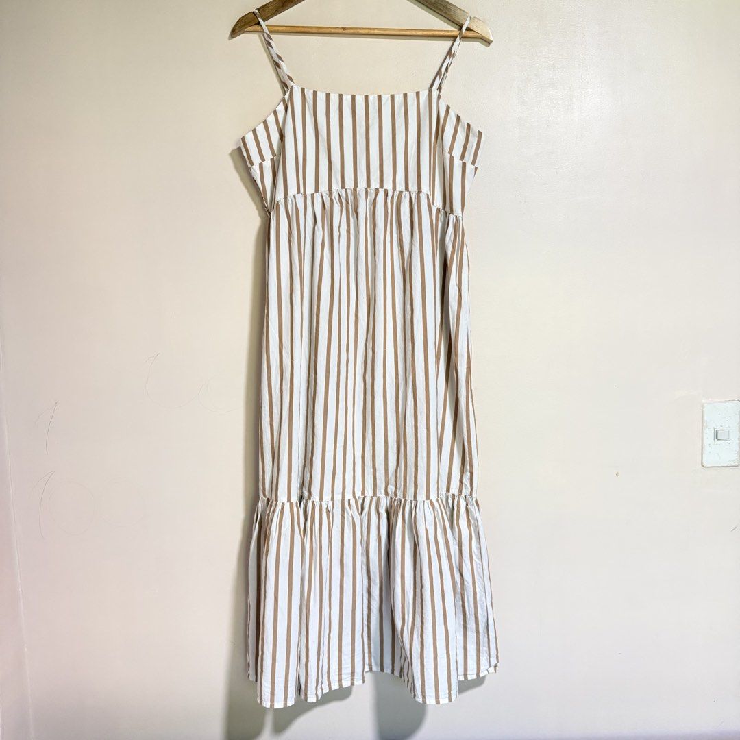 Cotton On Midi Maxi Dress (Category: Dresses) located in Surigao. Submitted by nenafuentes (Listing ID 1467176412, Image 3). Description: Still in very good and presentable condition Large on tag Length from armpit to hem is approx. 38” Adjustable straps and smocked back.