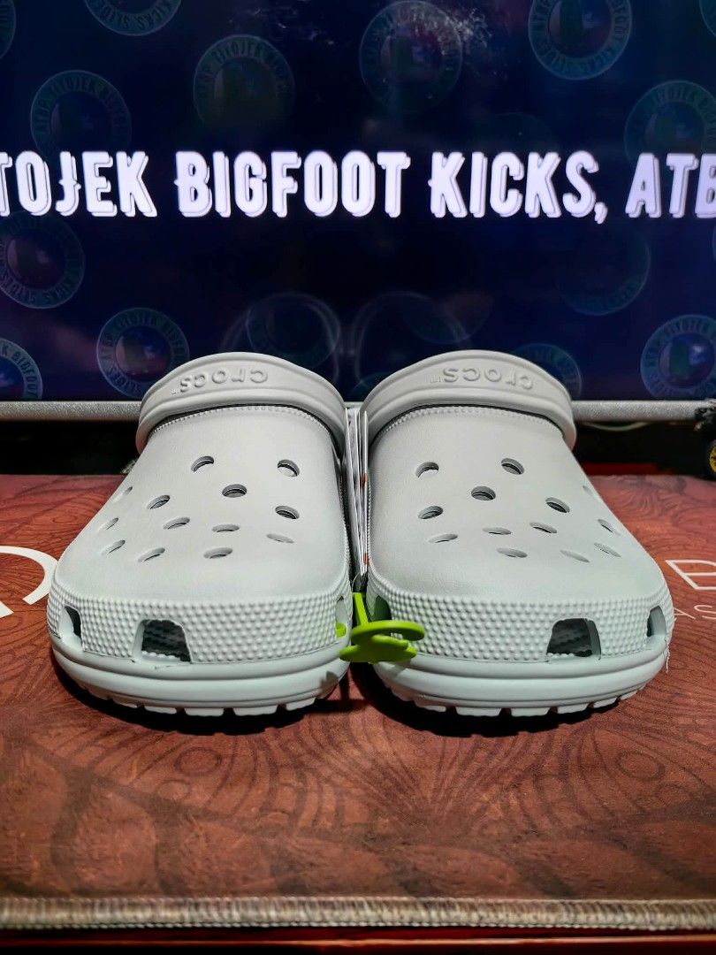 Cr0cs Classic clog size 13 US (Category: Slippers & Slides) located in Pasig City. Submitted by titojek (Listing ID 1467299116, Image 2). Description: ⚠️ For sale only. 🔥 Brand new and legit Cr0cs Classic clog (atmosphere) size 13 US. 💵 2,400. Fixed price (3,495 SRP) 🛵 Lalamove or Grab ✈️ J&T and JRS (no rush shipping) 💳 Payment • Gcash or Security Bank ❌ Wala na akong meet up. ❌ Walang COD/COP. ❌ Walang Sh0pee checkout. 📍Pinagbuhatan, Pasig