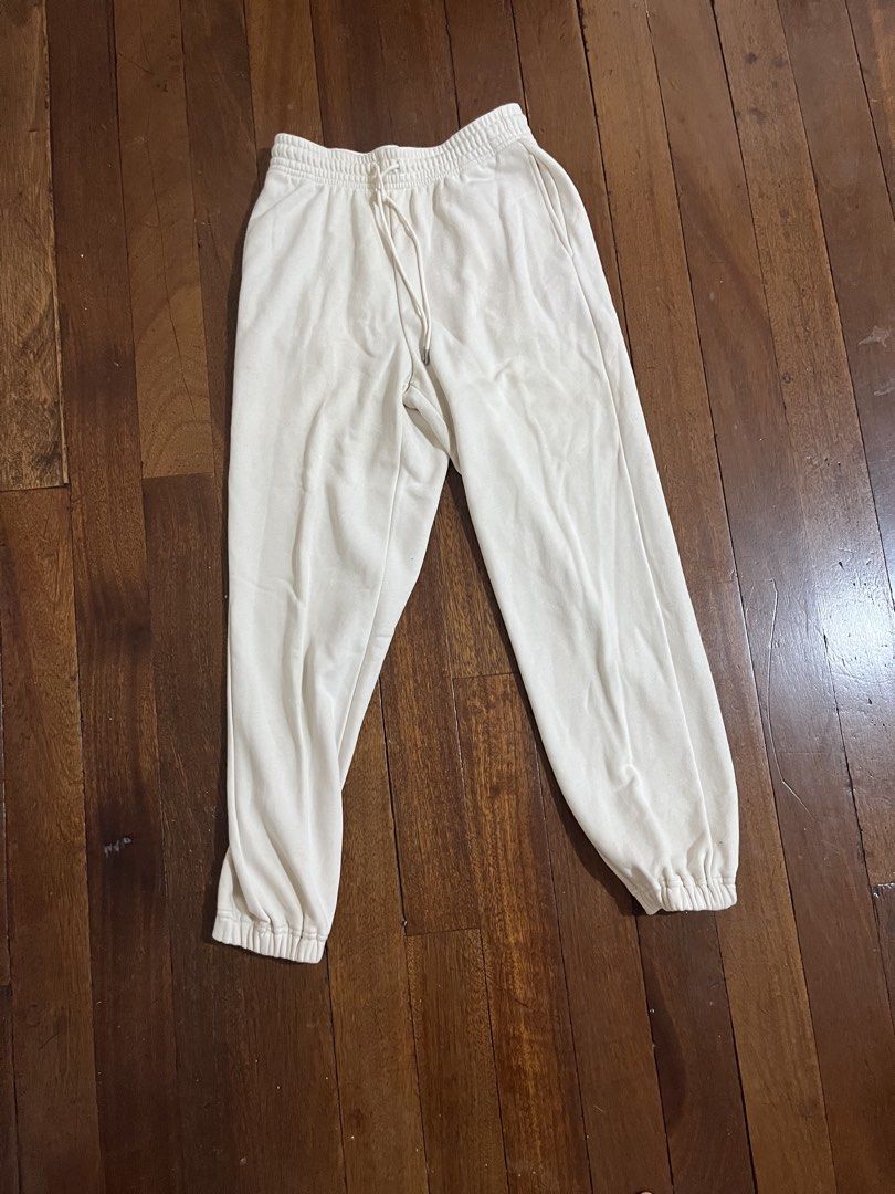 Cream Jogger Sweatpants Drawstring Cuffed Ankles (Category: Joggers) located in Quezon City. Submitted by silverriver_3cf939 (Listing ID 1467230199, Image 1). Description: - Color: Cream - Material: Soft fleece fabric - Fit & Features: Adjustable drawstring waist, elastic ankle cuffs, and dual side pockets - Condition: Clean with minimal wear - Style: Great for lounging or casual everyday errands.